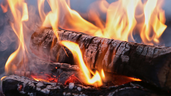 Close-up of burning firewood with bright flames, symbolising an active metabolism.